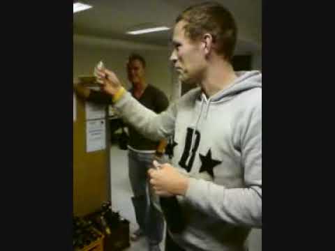 Lasse åbner en øl, kun ved hjælp af et stykke A4 papir!