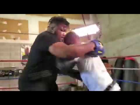 Sick Speed Gary Russell on the mitts - esnews boxing