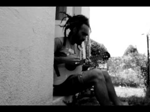 Ras Mykha "My Life" Akoustike vibe ina di backyard