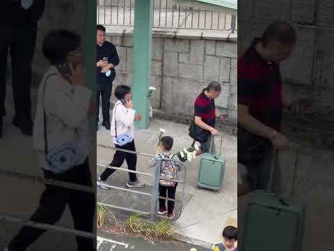 他是一道光。有愛的孩子，將來一定會成為對社會有擔當的人💪#香港平安 #香港加油 #香港 #hongkong #shorts