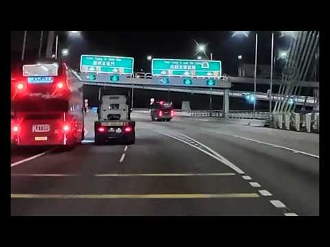 車CAM直擊 - 驚險一刻 😰 汀九拖頭過線唔打燈 迫到巴士入路肩