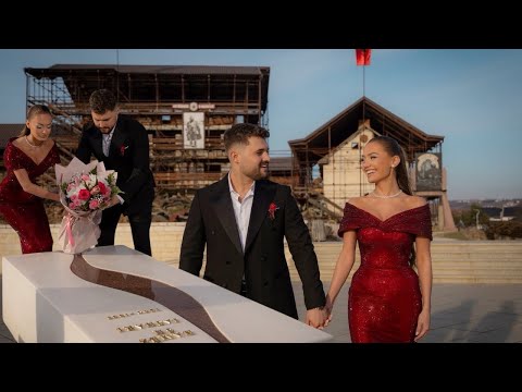 Emocionuese! Hamëz Jashari e merr bekimin e fejesës në Prekaz te varri i Ademit dhe gjyshit