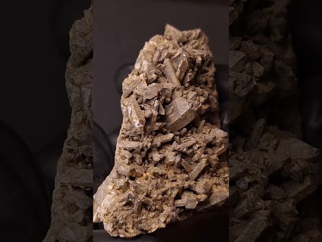 بلورات متشابكة من حجر الكوارتز خام طبيعي تحفة للإق...