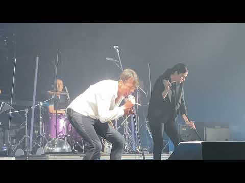 Suede and Nadine Shah - Fool (Live @ Manchester, Nov 2021)