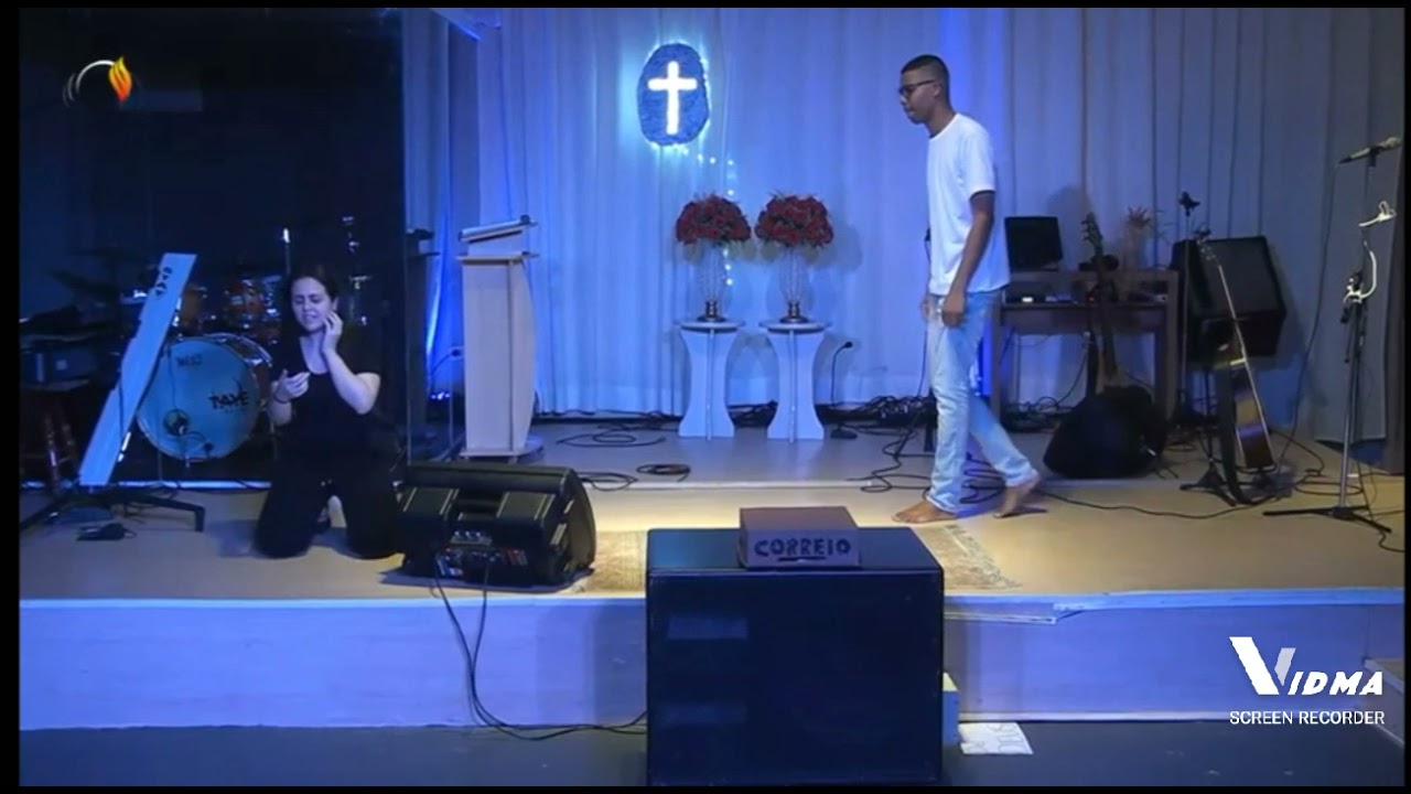 Teatro com o tema: IDENTIDADE