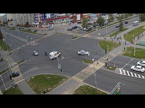 Что произошло. 15.09.26. В Сургуте мотоцикл влетел в карету скорой помощи