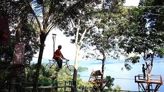 preview picture of video 'Tree house  Puncak urongo extrim !!!'