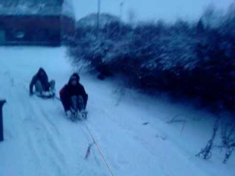 Schlittenfahrt mit Traktor