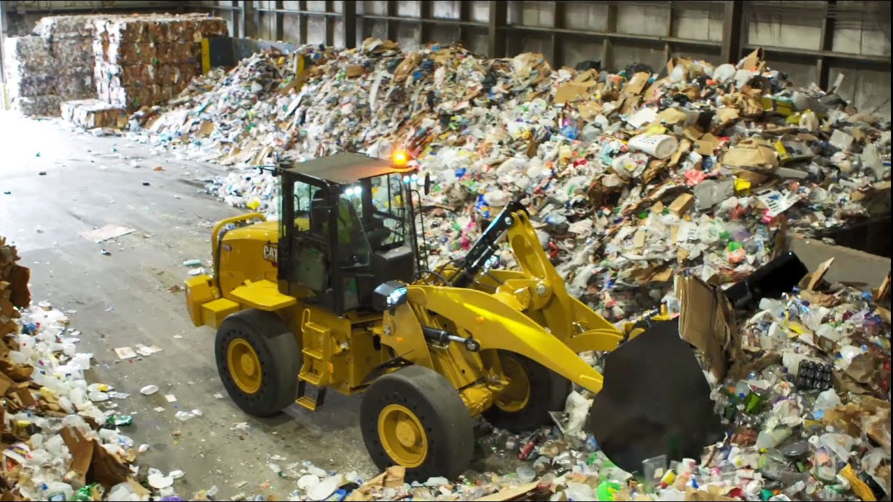 Cat® 914 and 920 Waste Handlers Overview