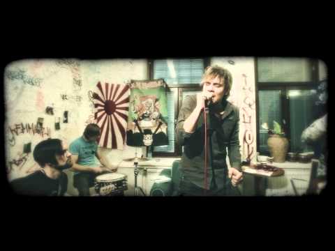 Neljänsuora - Valtava maailma (Official music video)