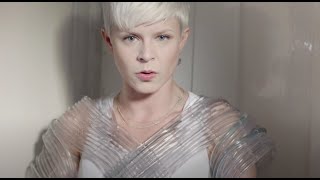 Bài hát Indestructible - Nghệ sĩ trình bày Robyn