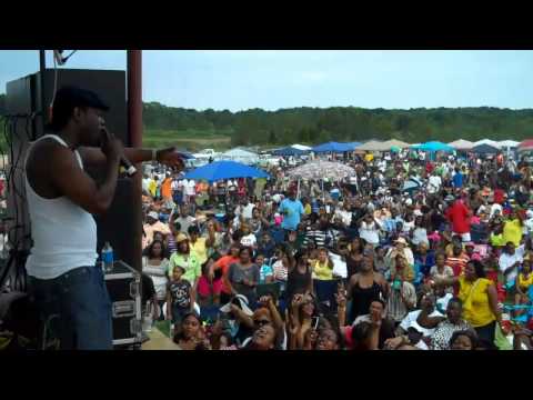 The Revelations feat. Tre Williams - I Don't Want To Know LIVE!