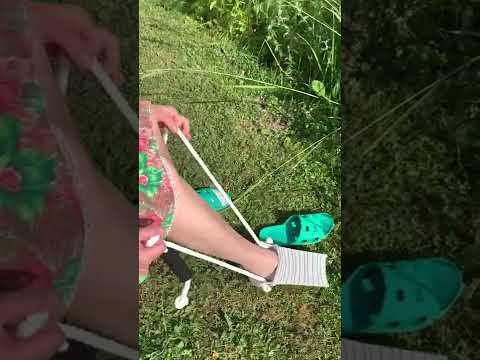 Приспособление для надевания носков. Помощник в надевании носков.