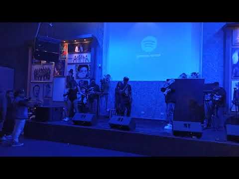 LAYNOT FT GEORGE MAYER tema que tú tiene ahí show en vivo PERÚ