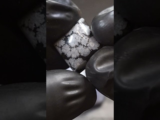 حجر سنو فيلك اوبسيدان طبيعي