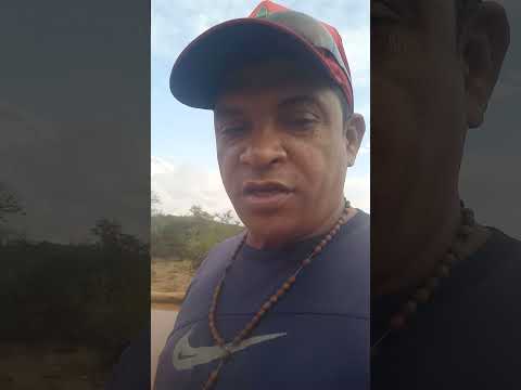 MOSTRANDO A AGUA DO TANQUE NA ROÇA