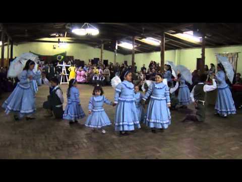 Dança de entrada da Inverna Mirim do CTG Armada Grande 2011.MP4