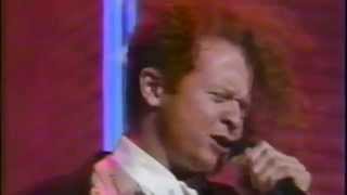 Simply Red (Live 1986) - Money&#39;s Too Tight To Mention