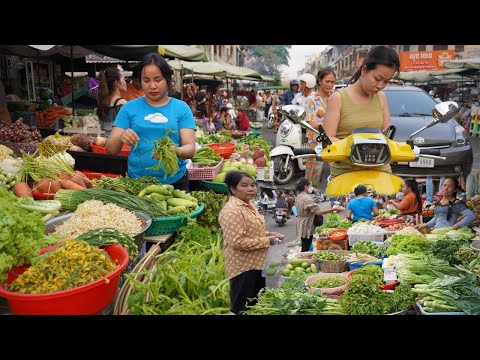Evening Street Market @Phsa Olympic - Activities of Khmer People Selling & Buying Food For Daily