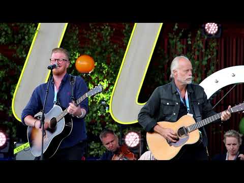 Oscar Magnusson sjunger Frödings "Anita". Allsång på Skansen 2017