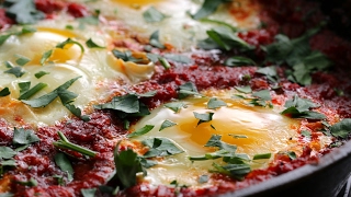 North African-Style Poached Eggs in Tomato Sauce (Shakshouka)