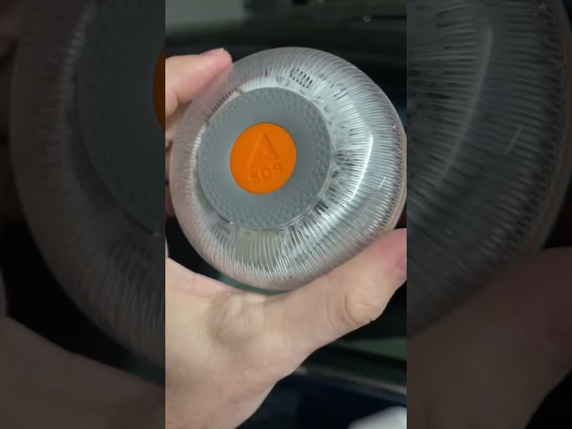 Vídeo relacionado con FlashLED SOS Luz de Emergencia V16 Conectada Obligatoria 2026 Homologada, Autorizada DGT, Tarjeta SIM y servicio hasta 2038, Base Imantada, Resistente Agua y Polvo IP54, Cobertura y Geolocalización x4