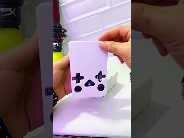 Vídeo relacionado con Consola Retro Portatil R36S con 15000 Juegos - Mini Consola Portatil con Juegos de PS1, PSP, N64, NDS, SuperN, GameB, GBA, NeoG, etc. Pantall HD IPS de 3.5 640*480 - Quad Core 1,5 GHz y RAM 1GB