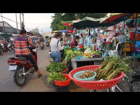 Evening Food Market @Phsa Sam Hanh - Walk Around Street Food at Sam Hanh Market on Weekend