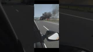 VIDEO - Incendiu pe autostrada Sibiu - Sebeș. Arde un microbuz 1 video