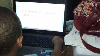 Bebê de 2 anos sabe alfabeto e números em inglês