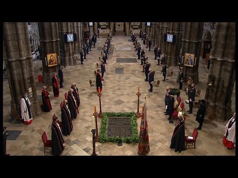 Remembrance Day at the Tomb of the Unknown Warrior (UK) - BBC News - 11th November 2020