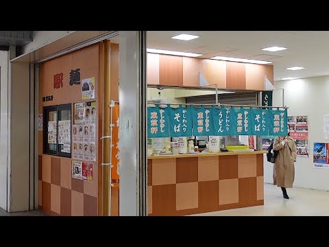 ¡Realmente me encanta el udon de pie de Higashichikuken! Por último, presentaremos el bento Kashiwameshi. [Tienda Udon de la estación Touchikuken Akama] (Frente a la estación Akama, ciudad de Munakata, prefectura de Fukuoka) [Touchikuken]