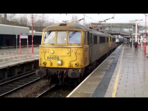 Freightliner 86608/86622 working 4L90 Crewe BH to Felixstowe passing Stafford 24/1/17