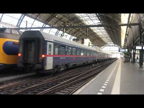 Night jet door Amsterdam centraal