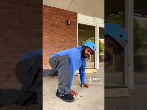 No need to do the splits every day, although if you could amazing! #theskateside #morekidsskating