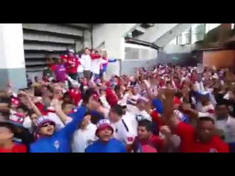 "Esta Es La Banda Loca, Descontrolada" Barra: La Ultra Fiel • Club: Club Deportivo Olimpia