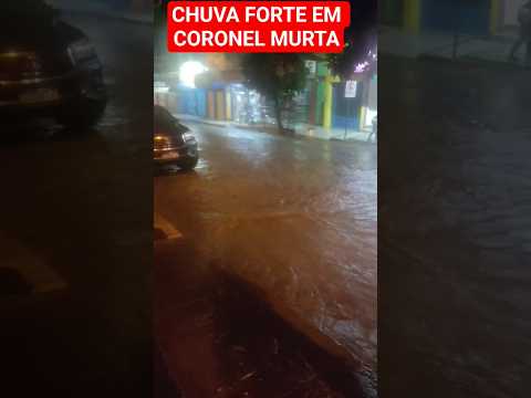 OLHA O QUE UMA CHUVA FORTE TÁ ALAGANDO AS RUAS AGORA A NOITE EM CORONEL MURTA MG