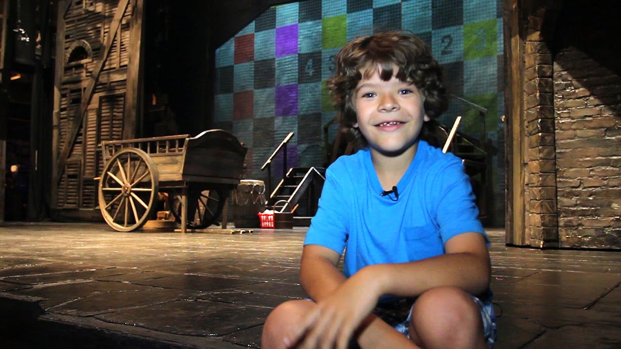 Miniature de la vidéo A Day With 11-Year-Old Les Misérables Star Gaten Matarazzo du film Les Misérables Broadway