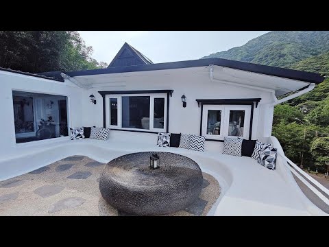 Gold Stone Crescent Moon Light, Taipei, Taiwan | Travel With Vanshika