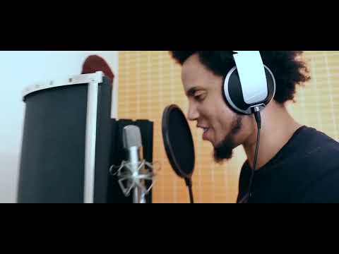 Lolo En El Microfono - 1% De Mi (Official Video)