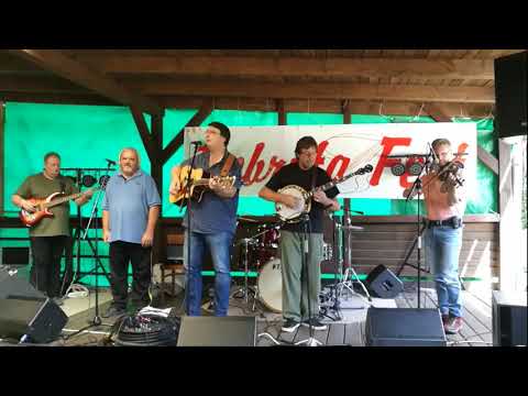 Čečelband Boty z kůže toulavejch psů