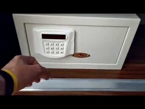 Вскрытие замков на скутере. Замки на сейфе с кнопками. Взломай сейф коды. Сейф btv new-17. Сейф с кодовой крутилкой.