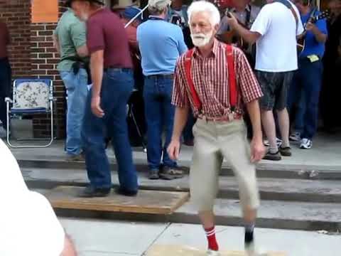 THE GRANDAD SHUFFLE OFF TO CARNAO BEATS - HOUSE