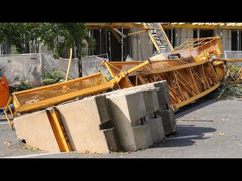 Uklanjanje dizalice srušene u jučerašnjem olujnom nevremenu