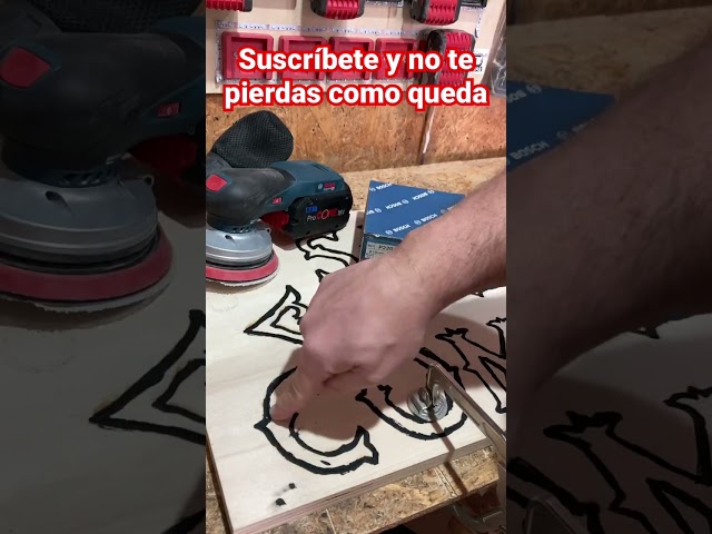 Vídeo relacionado con PITFS Letrero de madera de alce con texto en inglés "No Solociting Warning This Property Is Protected By A Highly Trained Moosed", carteles de madera para exteriores y carteles decorativos geniales