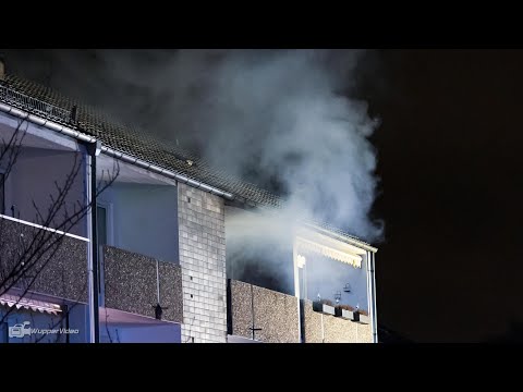 FEUER 2Y - Ausgedehnter Wohnungsbrand in Köln-Wahnheide | 23.11.2020