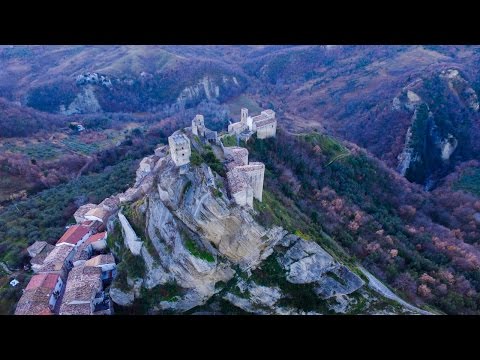 Roccascalegna, il castello medievale • Drone ULTRA HD 4k