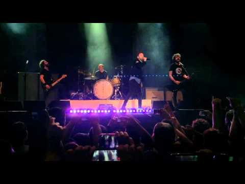 (Live) Denak Ez Du Balio - Berri Txarrak & Tim McIlrath @ BEC (Bilbao) | 4-oct-2015
