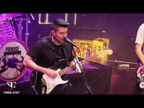 Pignoise interpreta 'Sube a mi Cohete' en el Teatro Kapital