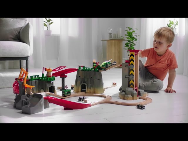 Vídeo relacionado con BRIO World - Set de Carga de montaña, Circuito de Tren con Accesorios, 49 Piezas, Edad 3+ Años